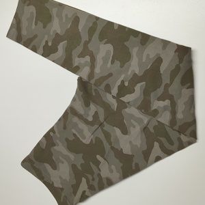 a.n.a. camo leggings